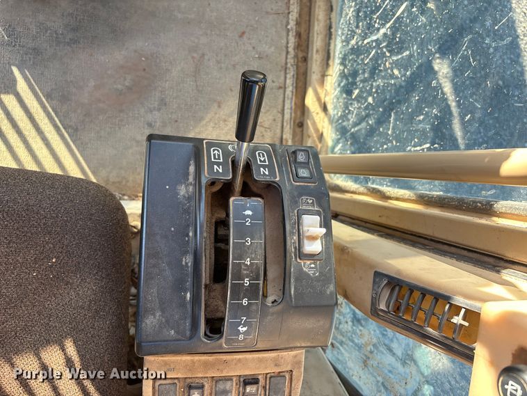 image for item DU1352 2006 Caterpillar 140H motor grader