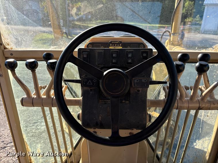 image for item DU1352 2006 Caterpillar 140H motor grader