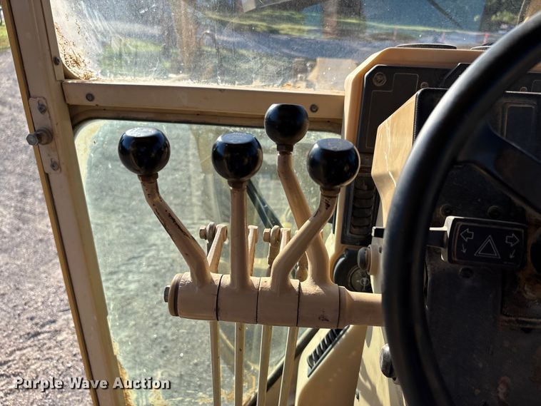 image for item DU1352 2006 Caterpillar 140H motor grader