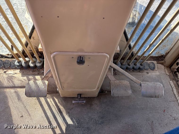 image for item DU1352 2006 Caterpillar 140H motor grader