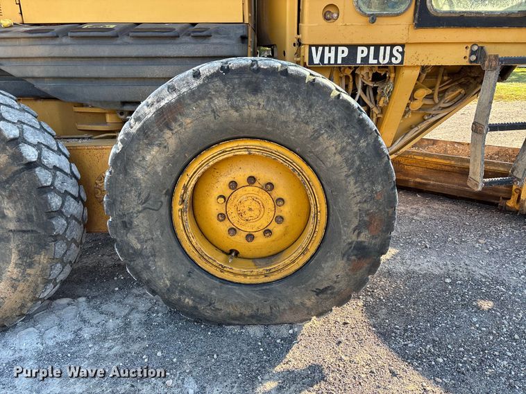 image for item DU1352 2006 Caterpillar 140H motor grader