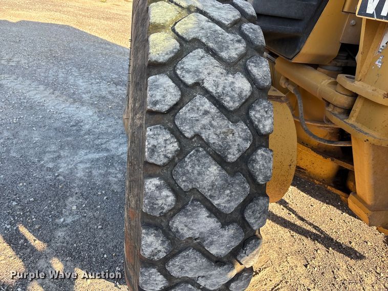 image for item DU1352 2006 Caterpillar 140H motor grader