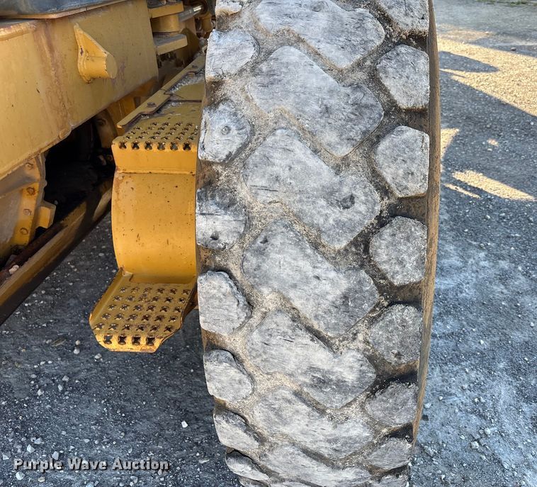 image for item DU1352 2006 Caterpillar 140H motor grader