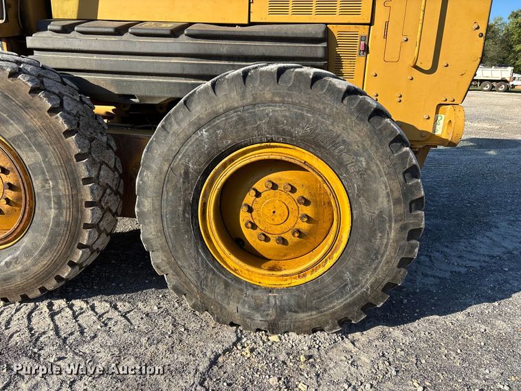 image for item DU1352 2006 Caterpillar 140H motor grader