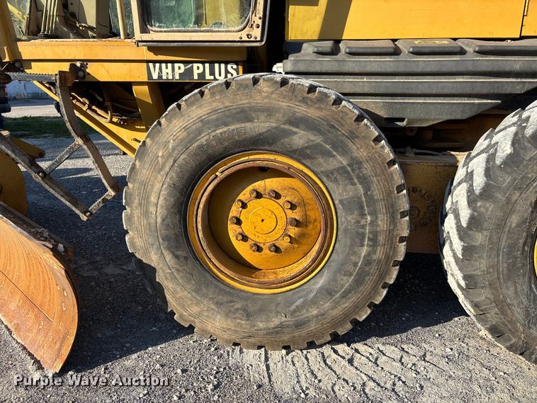 image for item DU1352 2006 Caterpillar 140H motor grader