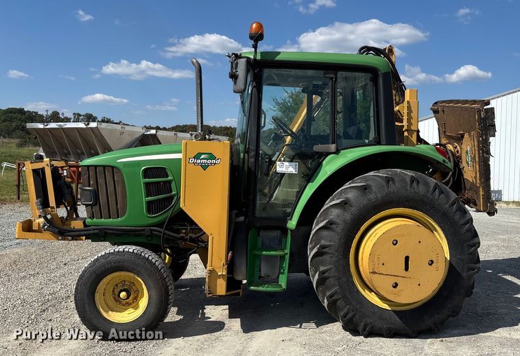 image for item DU1363 2010 John Deere 6330 tractor