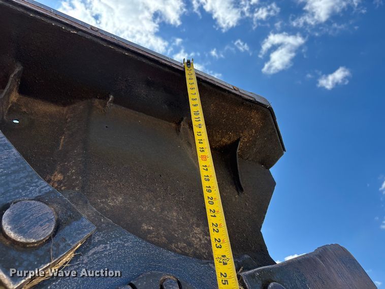 image for item DU1363 2010 John Deere 6330 tractor