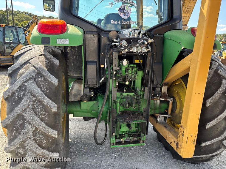 image for item DU1363 2010 John Deere 6330 tractor