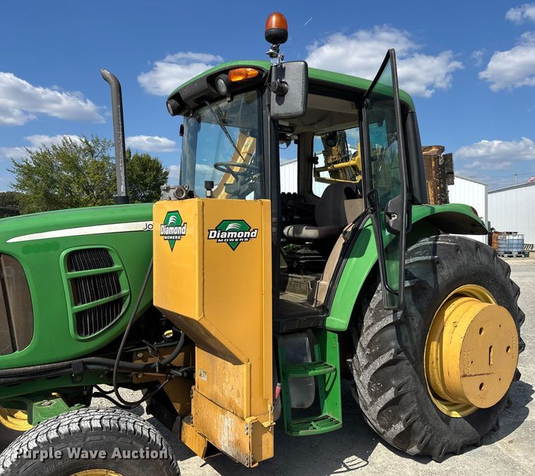 image for item DU1363 2010 John Deere 6330 tractor