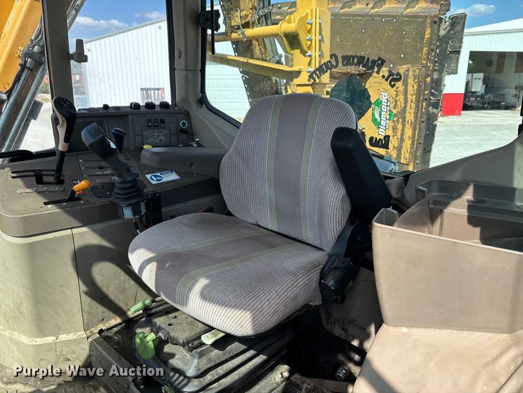 image for item DU1363 2010 John Deere 6330 tractor