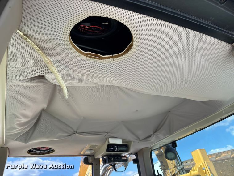 image for item DU1363 2010 John Deere 6330 tractor