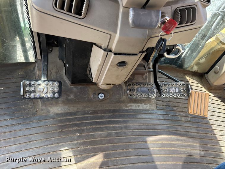 image for item DU1363 2010 John Deere 6330 tractor