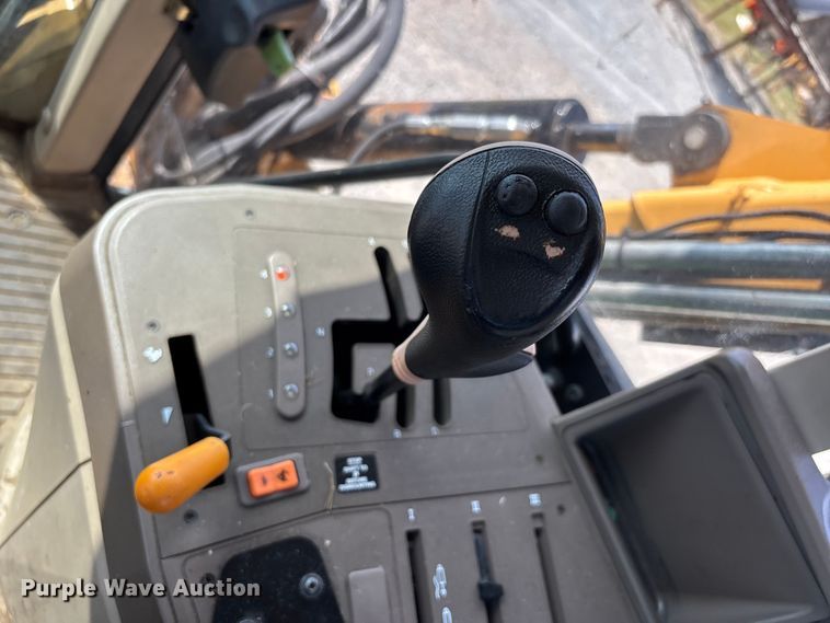 image for item DU1363 2010 John Deere 6330 tractor