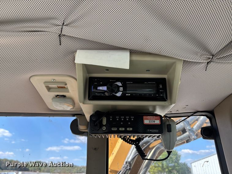 image for item DU1363 2010 John Deere 6330 tractor