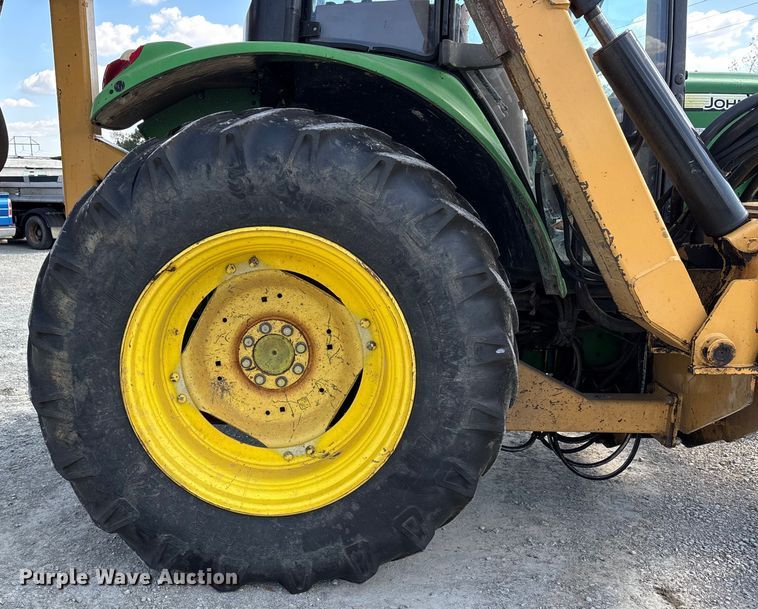 image for item DU1363 2010 John Deere 6330 tractor