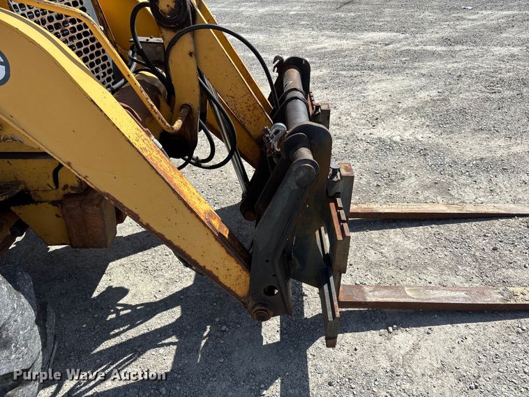 image for item DU1364 2004 John Deere 310SG backhoe