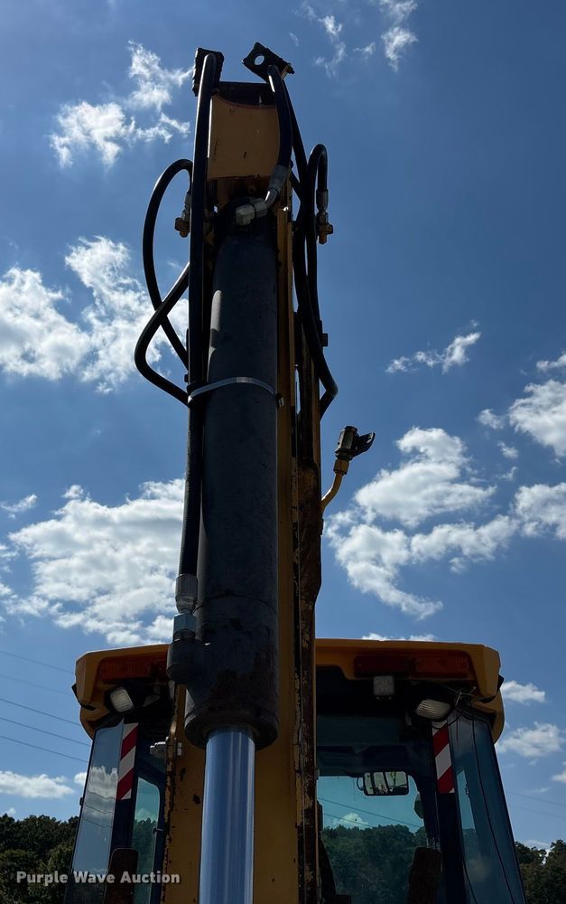 image for item DU1364 2004 John Deere 310SG backhoe