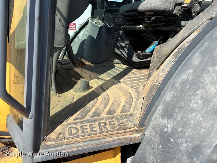 image for item DU1364 2004 John Deere 310SG backhoe