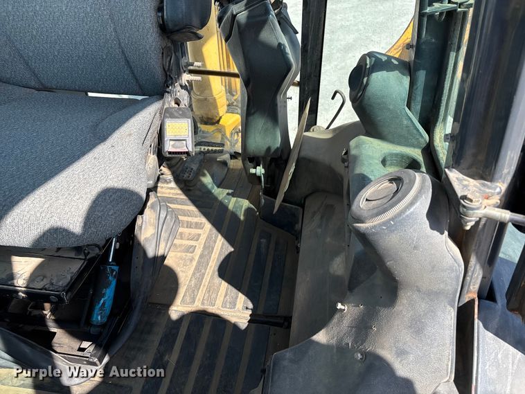 image for item DU1364 2004 John Deere 310SG backhoe