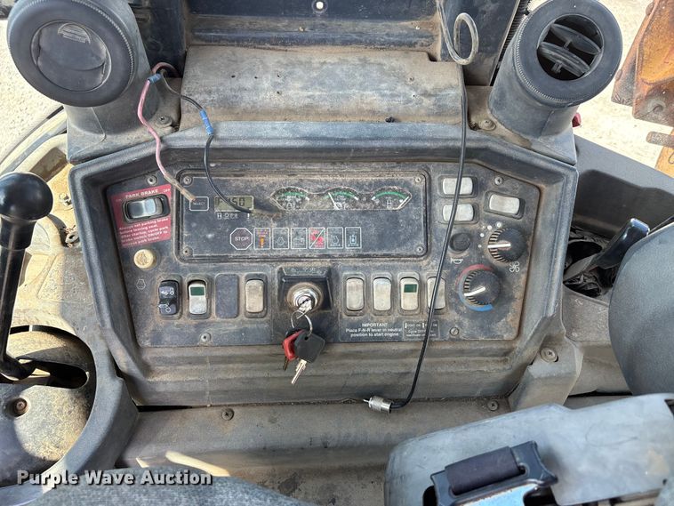 image for item DU1364 2004 John Deere 310SG backhoe