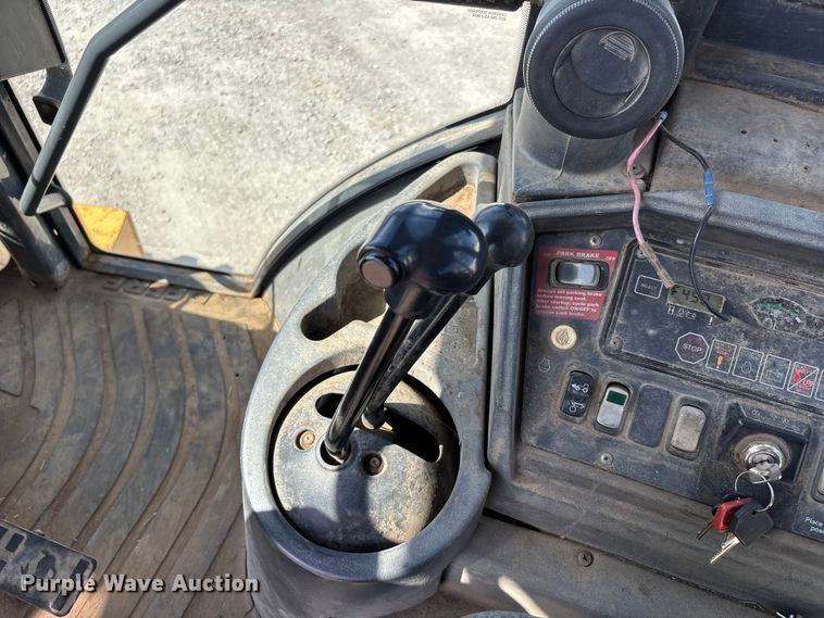 image for item DU1364 2004 John Deere 310SG backhoe