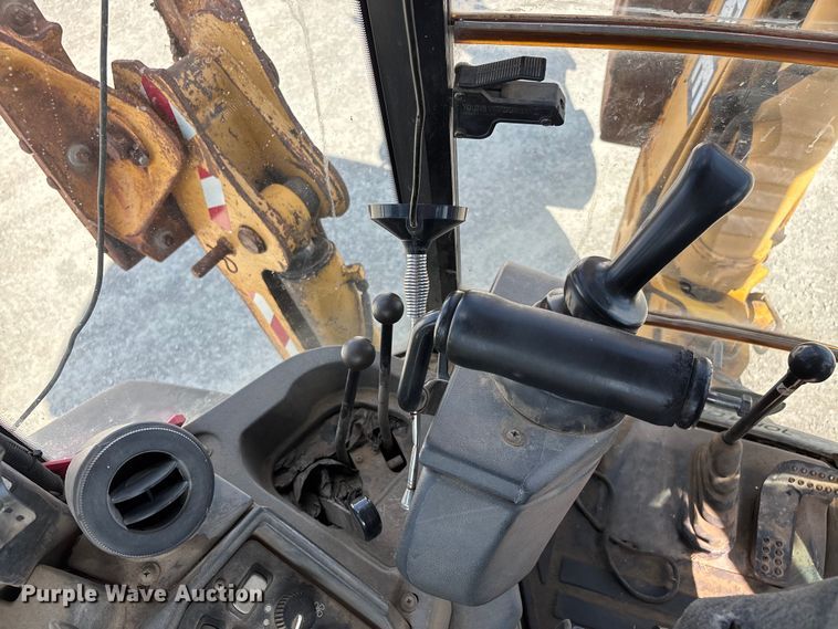 image for item DU1364 2004 John Deere 310SG backhoe