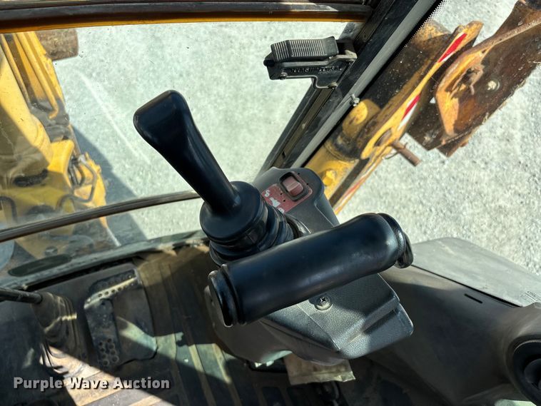 image for item DU1364 2004 John Deere 310SG backhoe