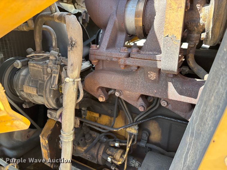 image for item DU1364 2004 John Deere 310SG backhoe