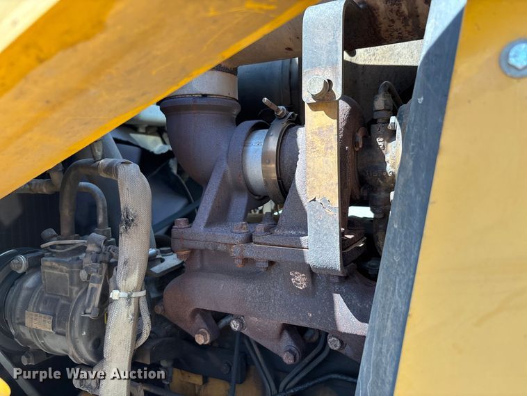 image for item DU1364 2004 John Deere 310SG backhoe