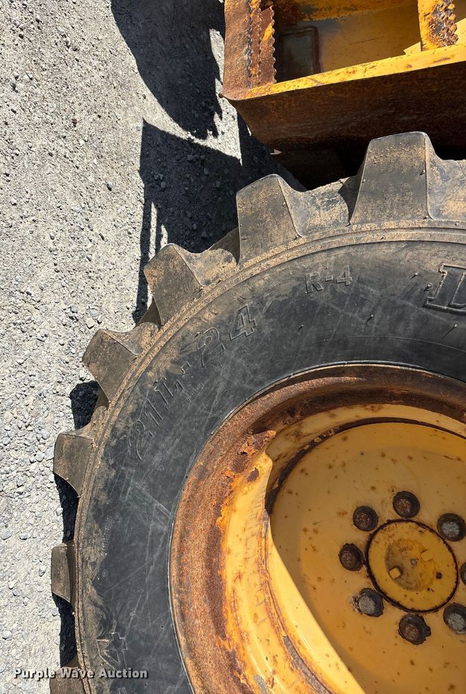 image for item DU1364 2004 John Deere 310SG backhoe