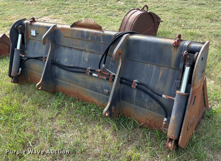 image for item DU1364 2004 John Deere 310SG backhoe