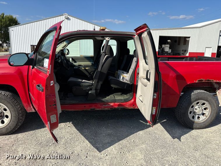 image for item DU1367 2007 Chevrolet Silverado 1500 Ext. Cab pickup truck