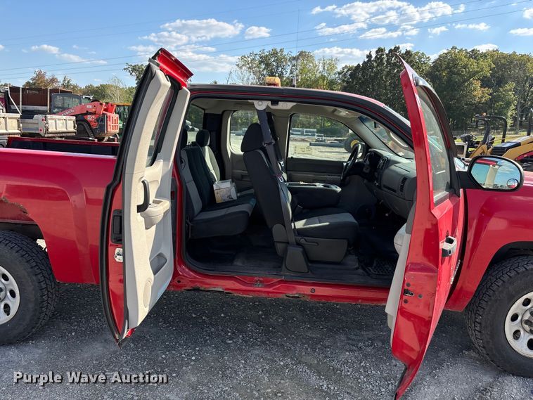 image for item DU1367 2007 Chevrolet Silverado 1500 Ext. Cab pickup truck