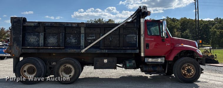image for item DU1369 2007 International 7400 dump truck