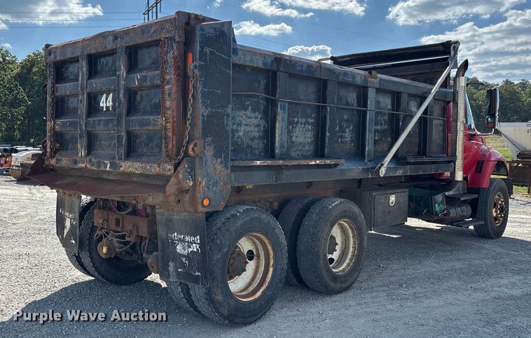 image for item DU1369 2007 International 7400 dump truck