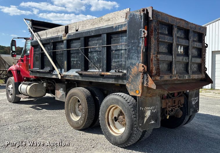 image for item DU1369 2007 International 7400 dump truck
