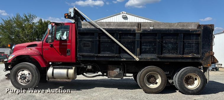 image for item DU1369 2007 International 7400 dump truck