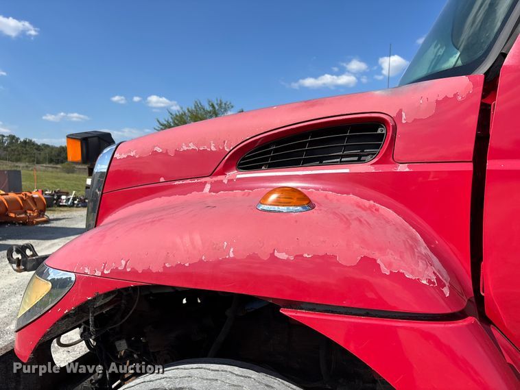 image for item DU1369 2007 International 7400 dump truck