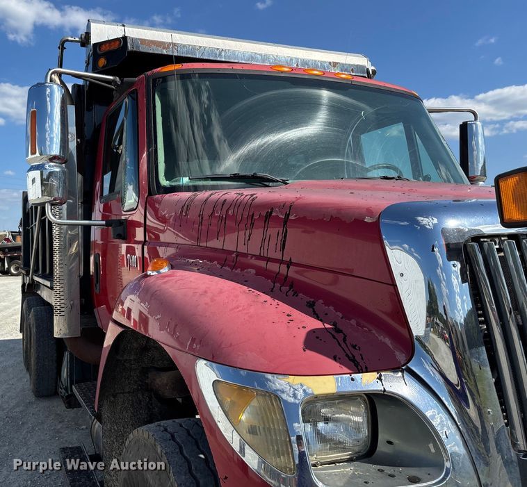 image for item DU1369 2007 International 7400 dump truck