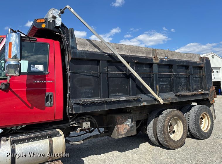 image for item DU1369 2007 International 7400 dump truck