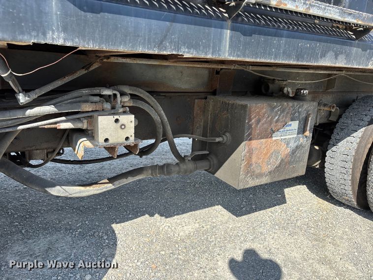 image for item DU1369 2007 International 7400 dump truck