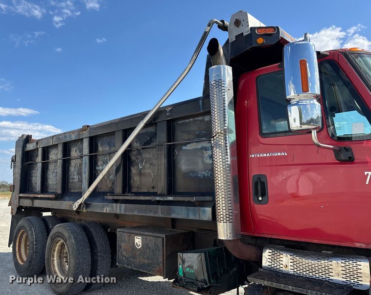 image for item DU1369 2007 International 7400 dump truck