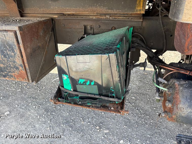 image for item DU1369 2007 International 7400 dump truck