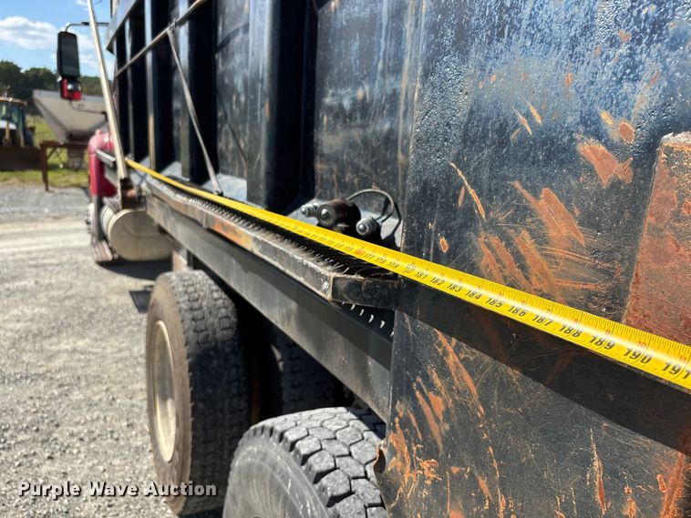 image for item DU1369 2007 International 7400 dump truck