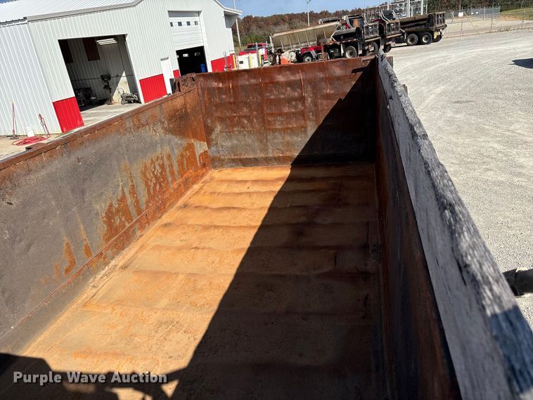 image for item DU1369 2007 International 7400 dump truck