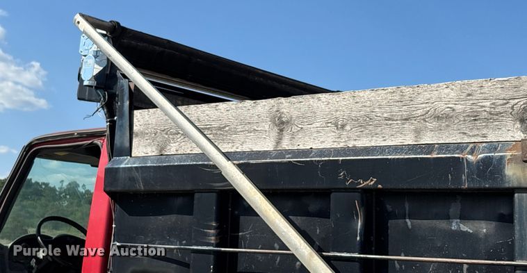 image for item DU1369 2007 International 7400 dump truck