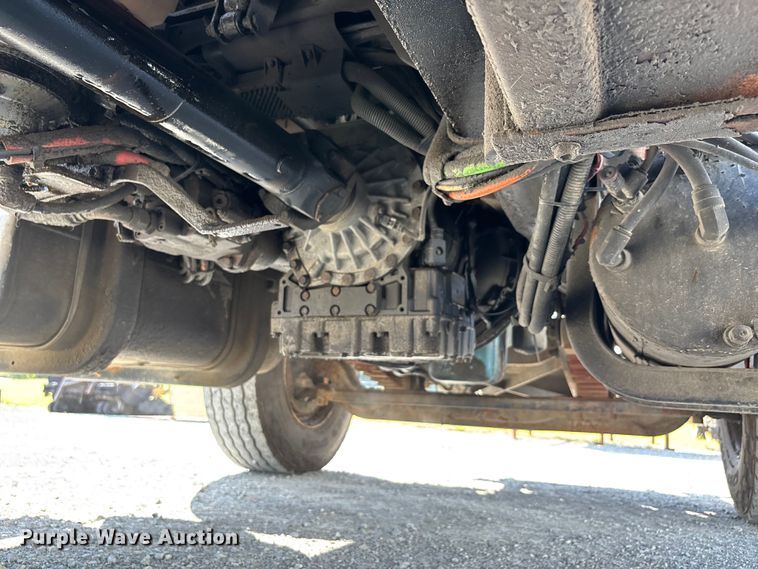 image for item DU1369 2007 International 7400 dump truck