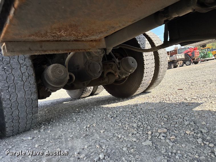 image for item DU1369 2007 International 7400 dump truck