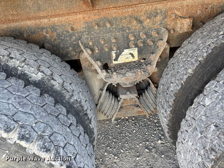 image for item DU1369 2007 International 7400 dump truck