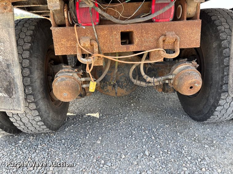 image for item DU1369 2007 International 7400 dump truck